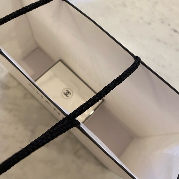 CHANEL No. 5 Perfumed Bath Soap - Picture 2 of 4